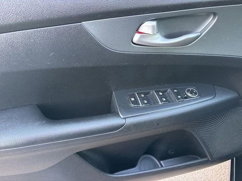 Used 2020 Kia Forte LXS image 13