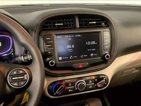 Used 2025 Kia Soul LX w/ LX Technology Package FWD image 6