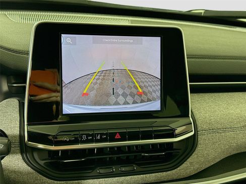 Used 2025 Jeep Compass Latitude image 7