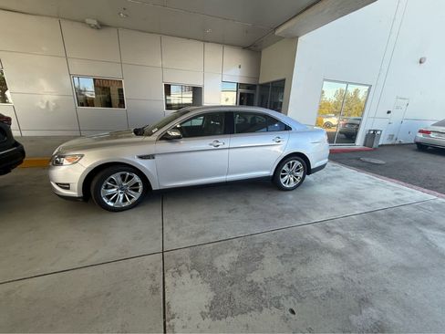 Used 2010 Ford Taurus Limited image 4