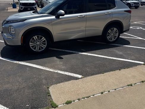 Used 2024 Mitsubishi Outlander ES FWD image 7