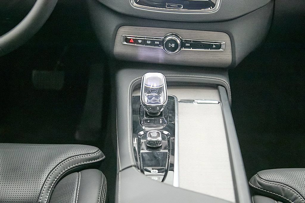 Certified 2024 Volvo XC90 T8 Ultimate w/ Protection Package Premier AWD/4WD image 32