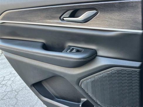 Used 2024 Jeep Grand Cherokee L Limited image 19