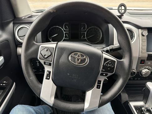 Used 2020 Toyota Tundra SR5 w/ SR5 Convenience Package AWD/4WD image 17