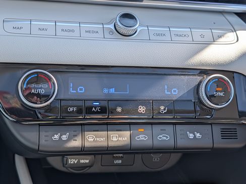 Certified 2026 Hyundai Elantra Limited FWD image 23