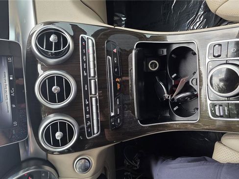 Used 2018 Mercedes-Benz GLC 300 4MATIC image 17
