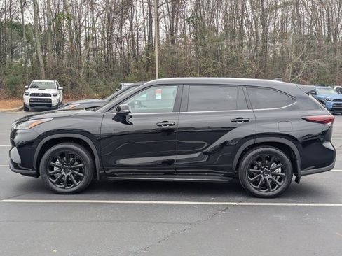 Used 2026 Toyota Highlander XLE image 4