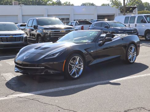 Used 2019 Chevrolet Corvette Stingray Convertible w/ 3LT Preferred Equipment Group RWD image 5