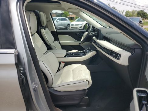 Used 2024 Lincoln Aviator Black Label w/ Class IV Trailer Tow Package AWD/4WD image 9