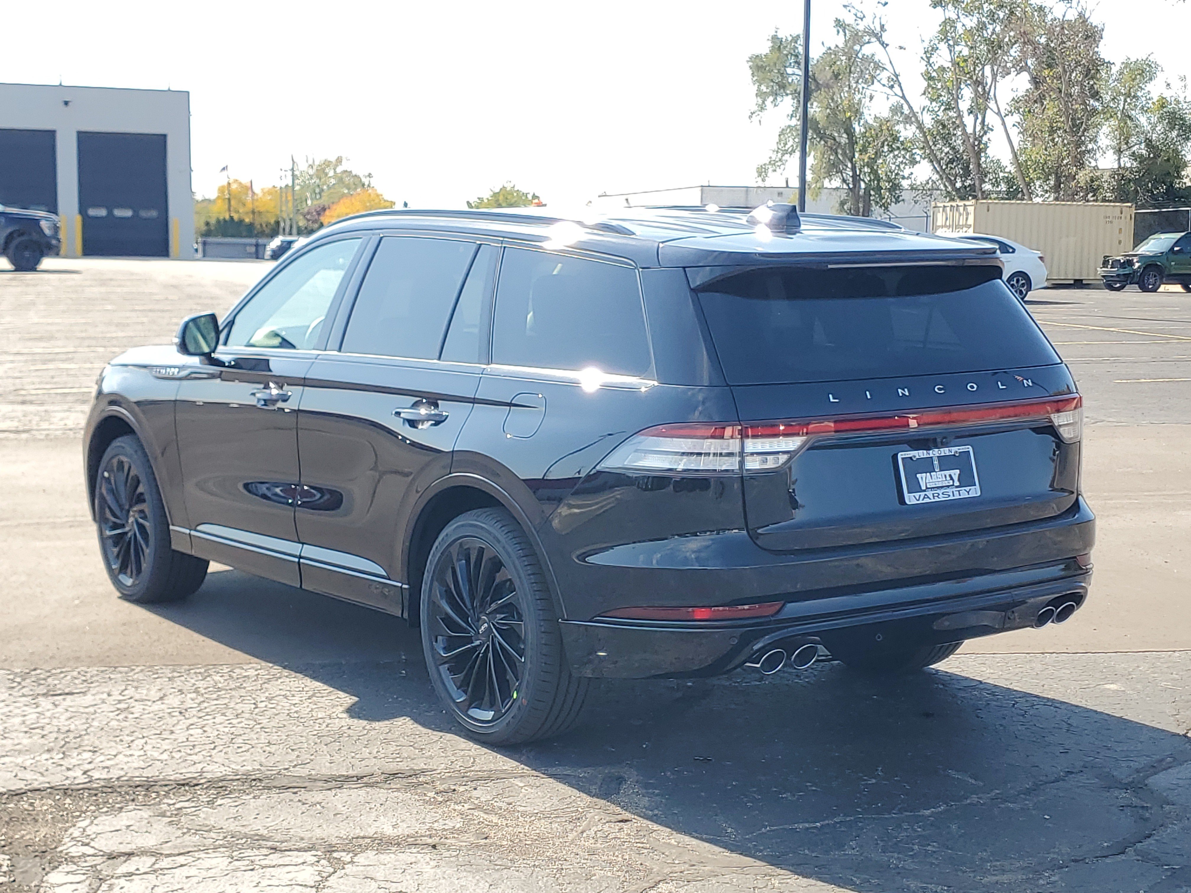 New 2027 Lincoln Aviator Reserve w/ Jet Appearance Package AWD/4WD image 3