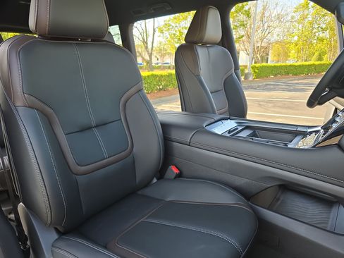New 2025 Nissan Armada SL AWD/4WD image 10