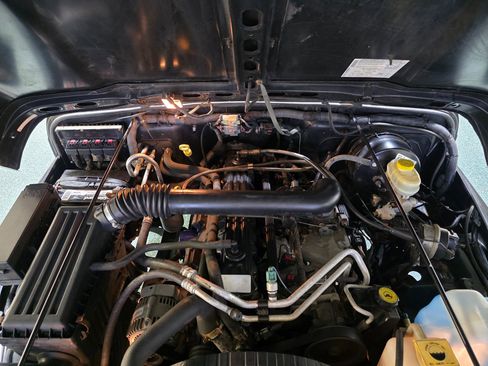 Used 2005 Jeep Wrangler Sport w/ 30" Tire & Wheel Group image 30