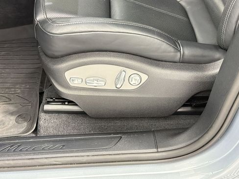 Certified 2024 Porsche Macan AWD/4WD image 15