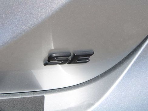 Used 2024 Toyota Camry SE FWD image 9