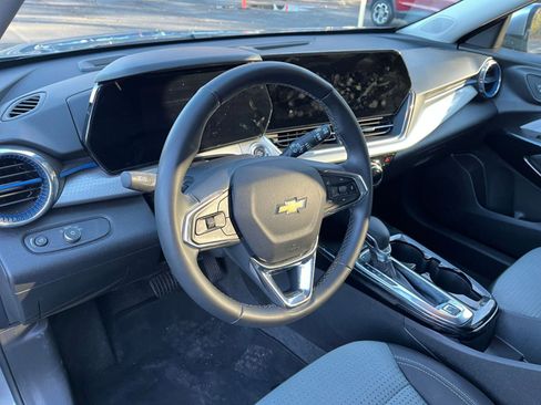 Used 2025 Chevrolet Trax LT w/ LT Convenience Package image 25