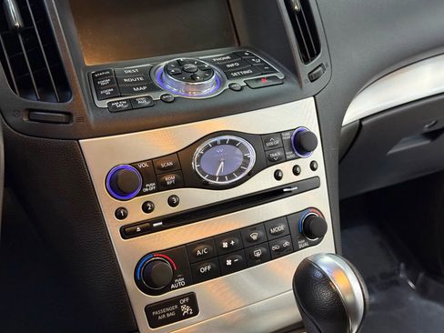 Used 2013 INFINITI G37 Journey w/ Premium Pkg image 16