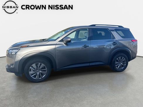 Certified 2024 Nissan Pathfinder SV image 4