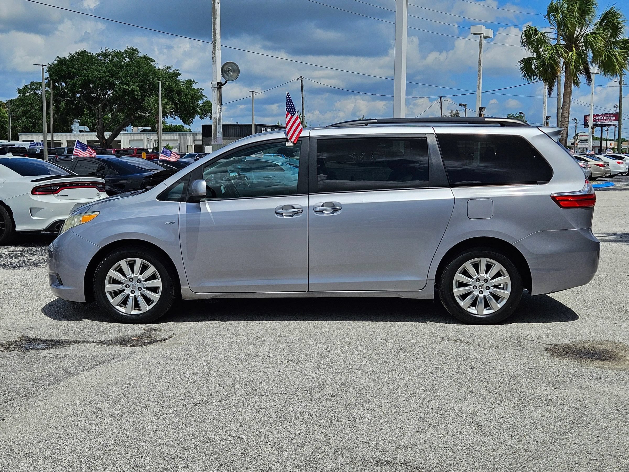 Used 2017 Toyota Sienna XLE AWD/4WD image 4