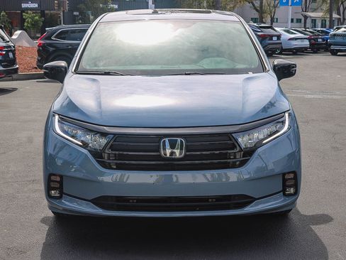 Used 2023 Honda Odyssey Sport image 2