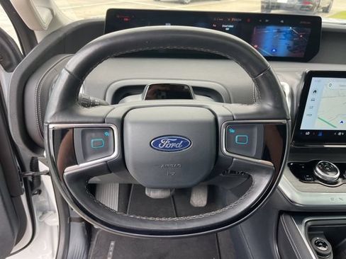Used 2025 Ford Expedition Platinum AWD/4WD image 21