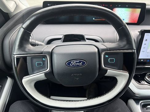 Used 2025 Ford Expedition Max Platinum AWD/4WD image 14