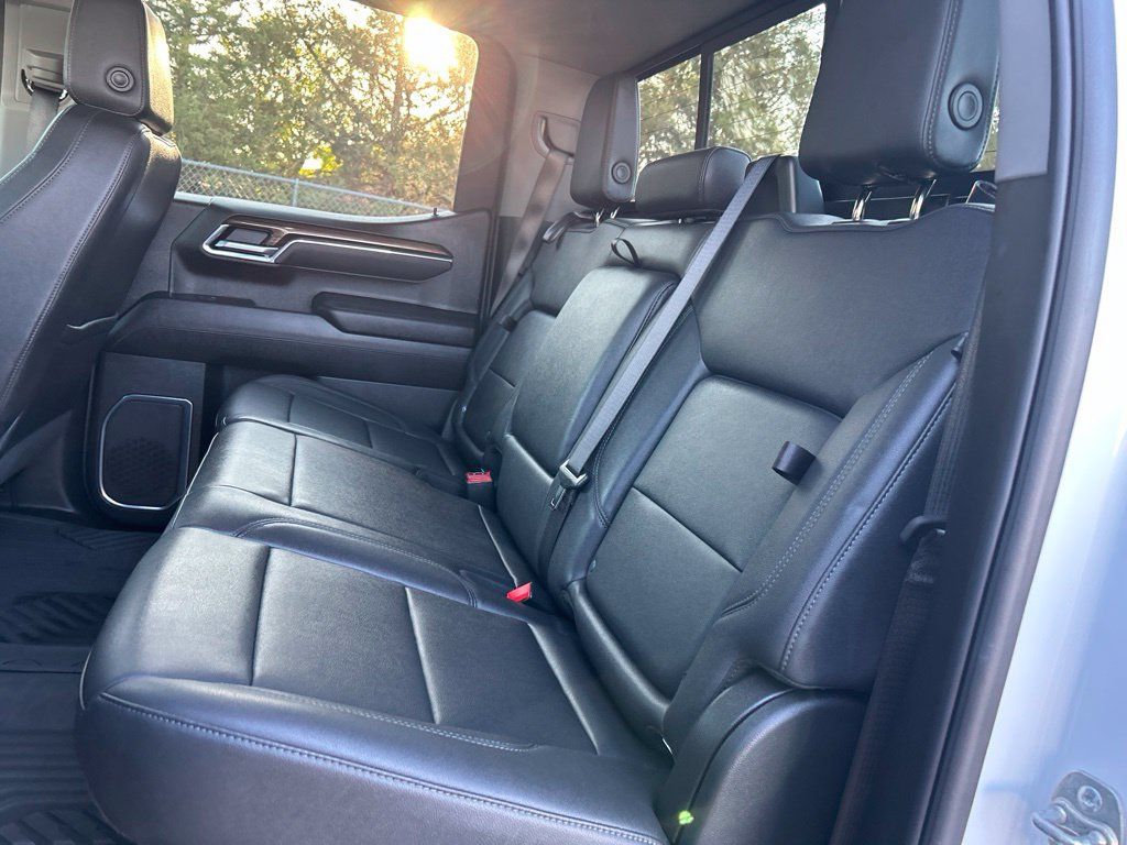 Used 2025 Chevrolet Silverado 1500 LT Trail Boss w/ Convenience Package II AWD/4WD image 31