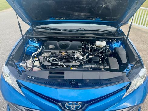 Used 2019 Toyota Camry XLE image 12