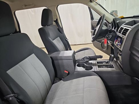 Used 2008 Dodge Nitro SXT image 13
