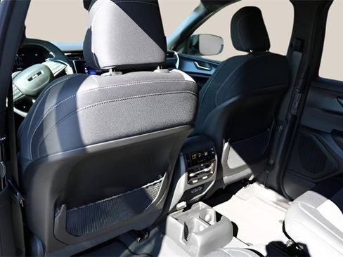 New 2025 Jeep Grand Cherokee L Laredo w/ Luxury Tech Group I image 15