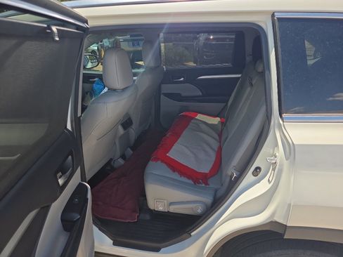 Used 2018 Toyota Highlander XLE FWD image 5