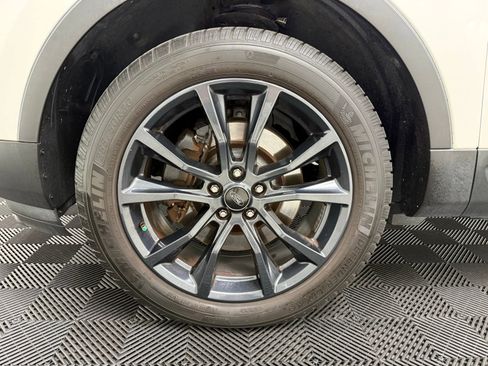 Used 2017 Ford Explorer XLT w/ Equipment Group 202A AWD/4WD image 10
