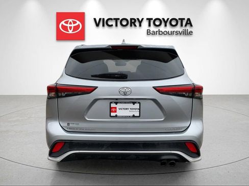 Used 2022 Toyota Highlander XSE image 4