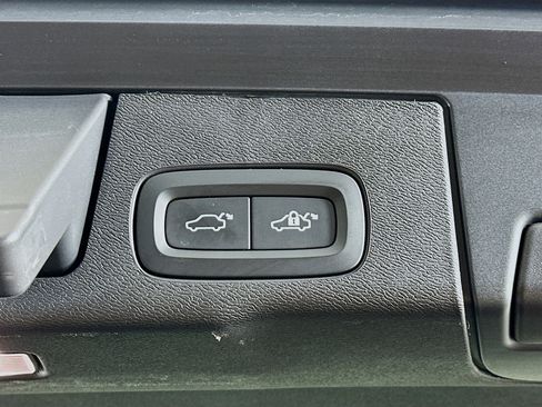 Used 2025 Volvo XC60 B5 Plus AWD/4WD image 29
