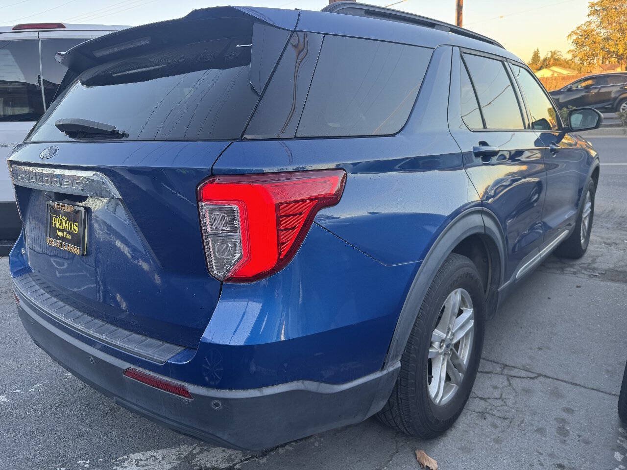 Used 2021 Ford Explorer XLT RWD image 3