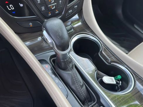 Used 2019 Buick Envision Essence FWD image 32