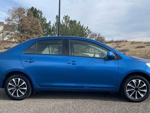 Used 2010 Toyota Yaris L image 9