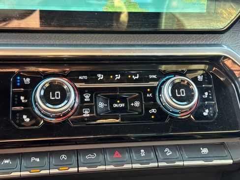 Used 2023 GMC Sierra 1500 Denali w/ Technology Package AWD/4WD image 22