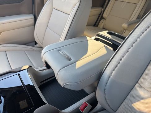 New 2026 GMC Yukon Denali w/ Sun & Power Step Package AWD/4WD image 44