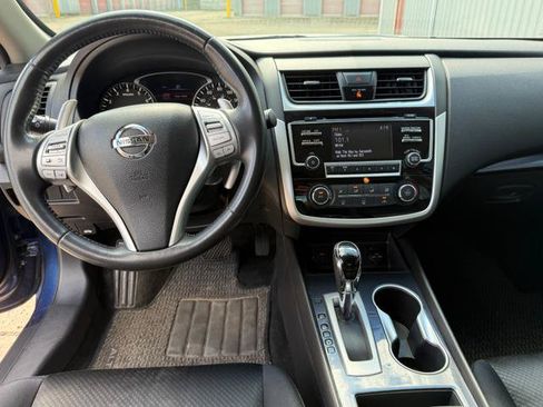Used 2018 Nissan Altima 2.5 SR FWD image 12