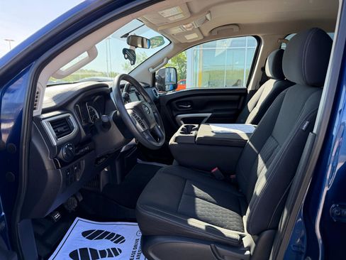 Used 2019 Nissan Titan SV AWD/4WD image 15