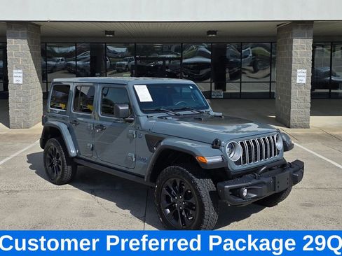 Used 2025 Jeep Wrangler Unlimited Sahara image 2