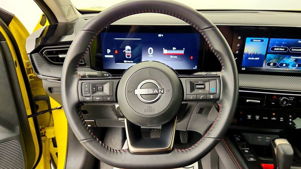 Used 2025 Nissan Kicks SR FWD image 11