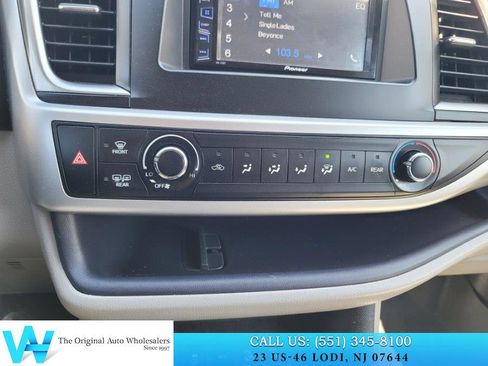 Used 2014 Toyota Highlander LE image 17