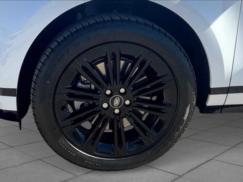 Used 2025 Land Rover Range Rover Evoque Dynamic SE image 9