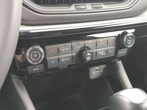 Used 2025 Jeep Compass Trailhawk AWD/4WD image 27