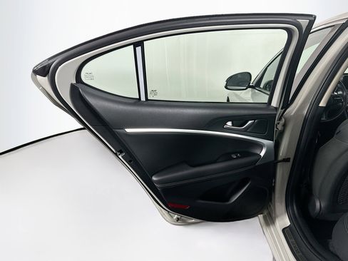 Used 2025 Genesis G70 2.5T image 26