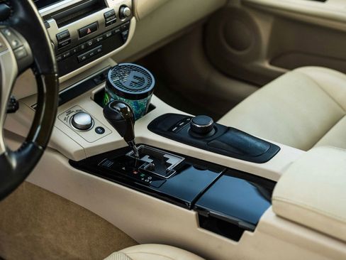 Used 2014 Lexus ES 350 w/ Premium Package FWD image 18