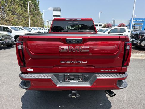Used 2024 GMC Sierra 2500 Denali w/ Technology Package AWD/4WD image 9