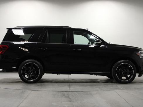Used 2024 Ford Expedition Limited image 3