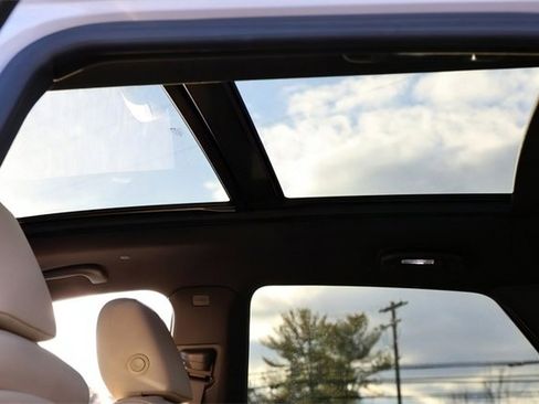 Used 2018 Cadillac XT5 Luxury w/ Driver Awareness Package image 11